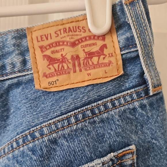 Levi's Classic Blue Jean Shorts - Picture 2 of 8